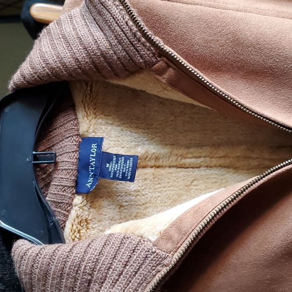 Ann Taylor M  Tan Vest - Picture 3 of 5